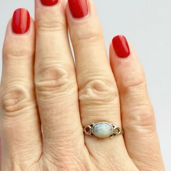 East-to-West Moonstone Ring – Modern Elegance with a Celestial Twist Size 6 - Picture 5 of 5